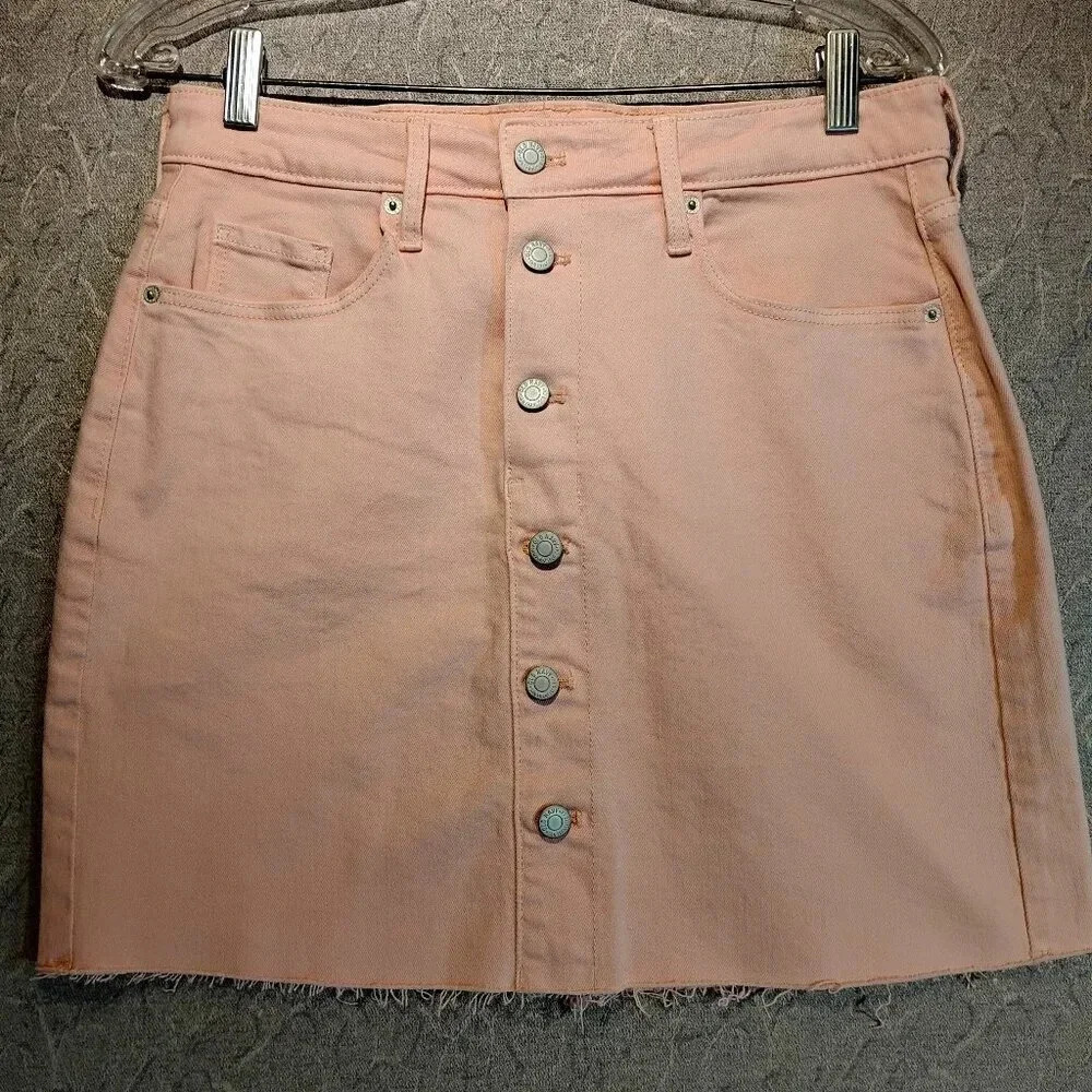 Old Navy NWOT Women's Pink Button Up Denim Raw Hem Jort  in Size 8